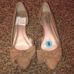size 6 tan flats professional! Like new